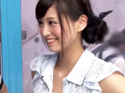芸能人みたいなルックスの美女2人が童貞クンを優しく筆おろし♡