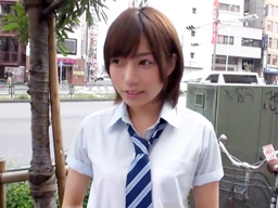 緊張して帰ろうとする酒屋バイトの看板娘JKを学校の制服のままハメ
