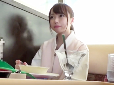 テニサーのアイドルJDを酔わせて連れ込み中出しSEX隠し撮り