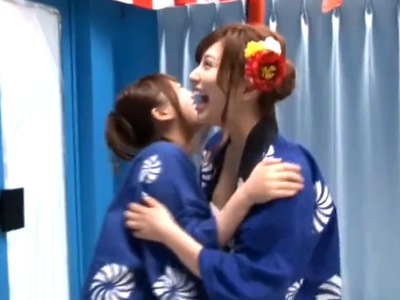 お祭りわっしょい♡ハッピを身にまとったテンション高めのギャル2人と乱交祭り♡
