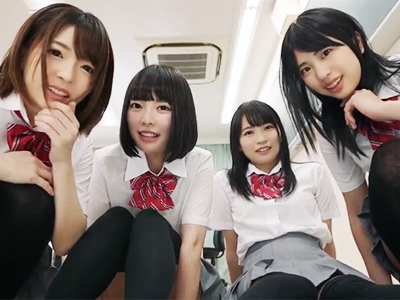 クラスで一番かわいいグループの女子たちに罵られながらちんぽシゴかれてＭ豚昇天