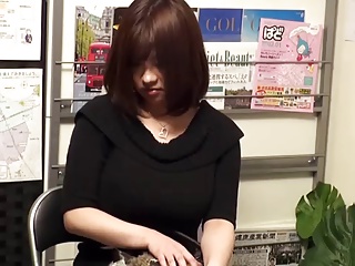 万引きした巨乳娘を警察に通報しない代わりにレ●プする鬼畜店長