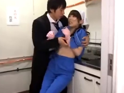清掃員として雇われたのに顔射レ●プされちゃったお姉さん