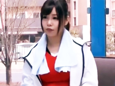 部活終わりのバレー部女子をMM号に乗車させエロストレッチからの乱交パコ！