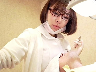 患者を欲情させる歯科助手♡まわりにバレないようコッソリ挿入して何度も膣アクメｗ