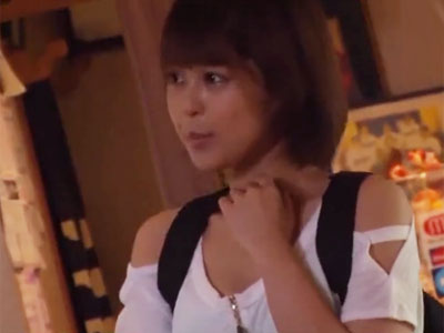 温泉でお風呂上がりのスレンダー娘が鬼畜男に強引に襲われ強制レイプパコ