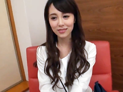 仕事終わりにナンパされた人妻OLがデカすぎる他人棒にメロメロでイキ狂いｗｗｗ